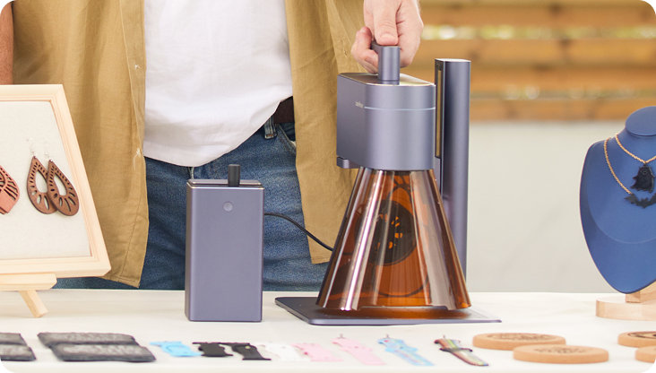 PowerPackを搭載し、屋外や外出先でもレーザー加工できるLaserPecker LP4。