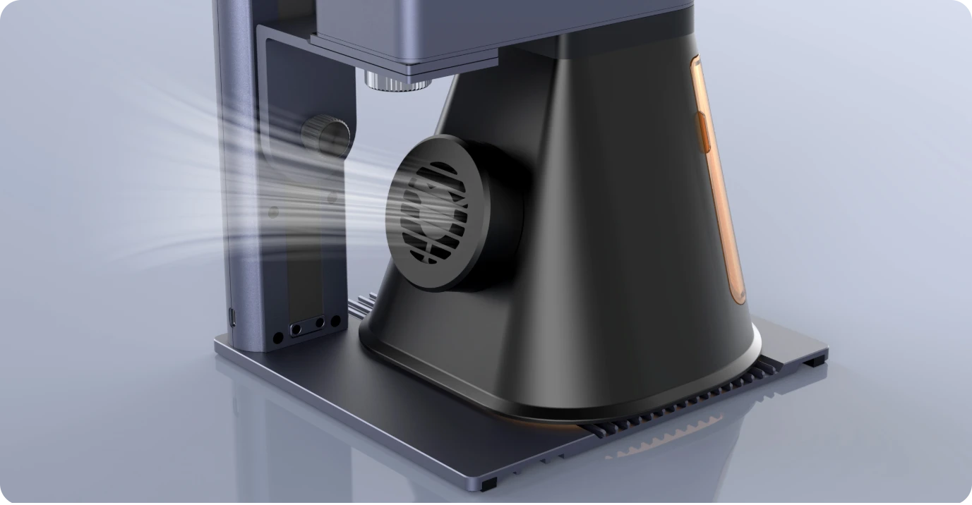 レーザーペッカー LP2 Plus に高出力排気ファンが装備され、煙の除去を100％強化し、カットや彫刻の煙を素早く排出。