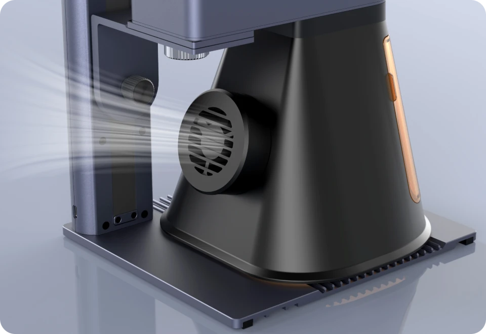 レーザーペッカー LP2 Plus に高出力排気ファンが装備され、煙の除去を100％強化し、カットや彫刻の煙を素早く排出。