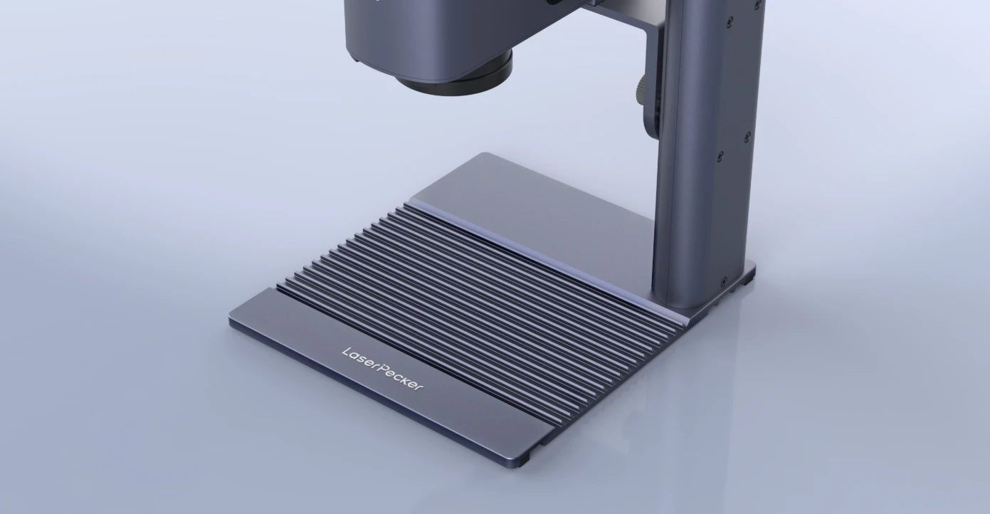 レーザーペッカー LP2 Plus のリッジ付きカッティングプレートベースが、焼け跡を減らし切断精度を向上。
